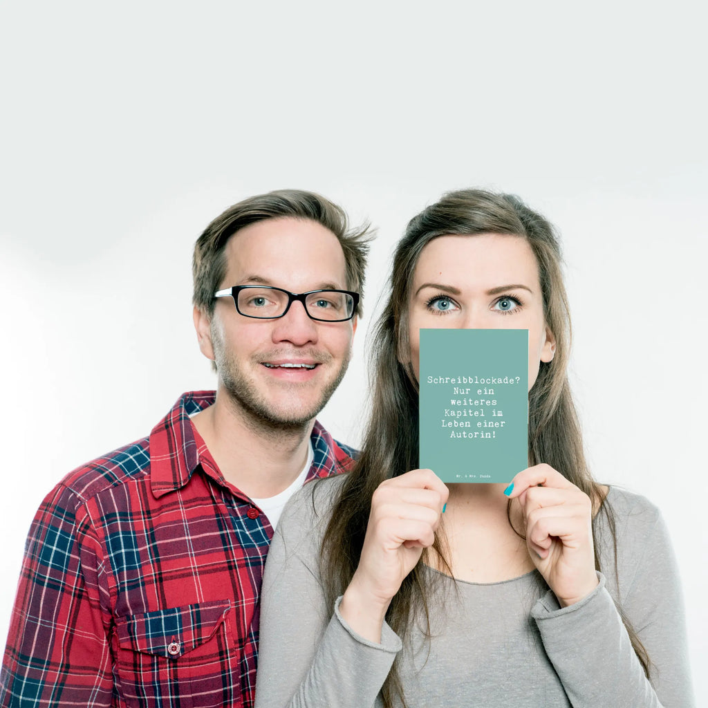 Postcard Saying Schreibblockade? Nur ein weiteres Kapitel im Leben einer Autorin! Postkarte, Karte, Geschenkkarte, Grußkarte, Einladung, Ansichtskarte, Geburtstagskarte, Einladungskarte, Dankeskarte, Ansichtskarten, Einladung Geburtstag, Einladungskarten Geburtstag, Beruf, Ausbildung, Jubiläum, Abschied, Rente, Kollege, Kollegin, Geschenk, Schenken, Arbeitskollege, Mitarbeiter, Firma, Danke, Dankeschön