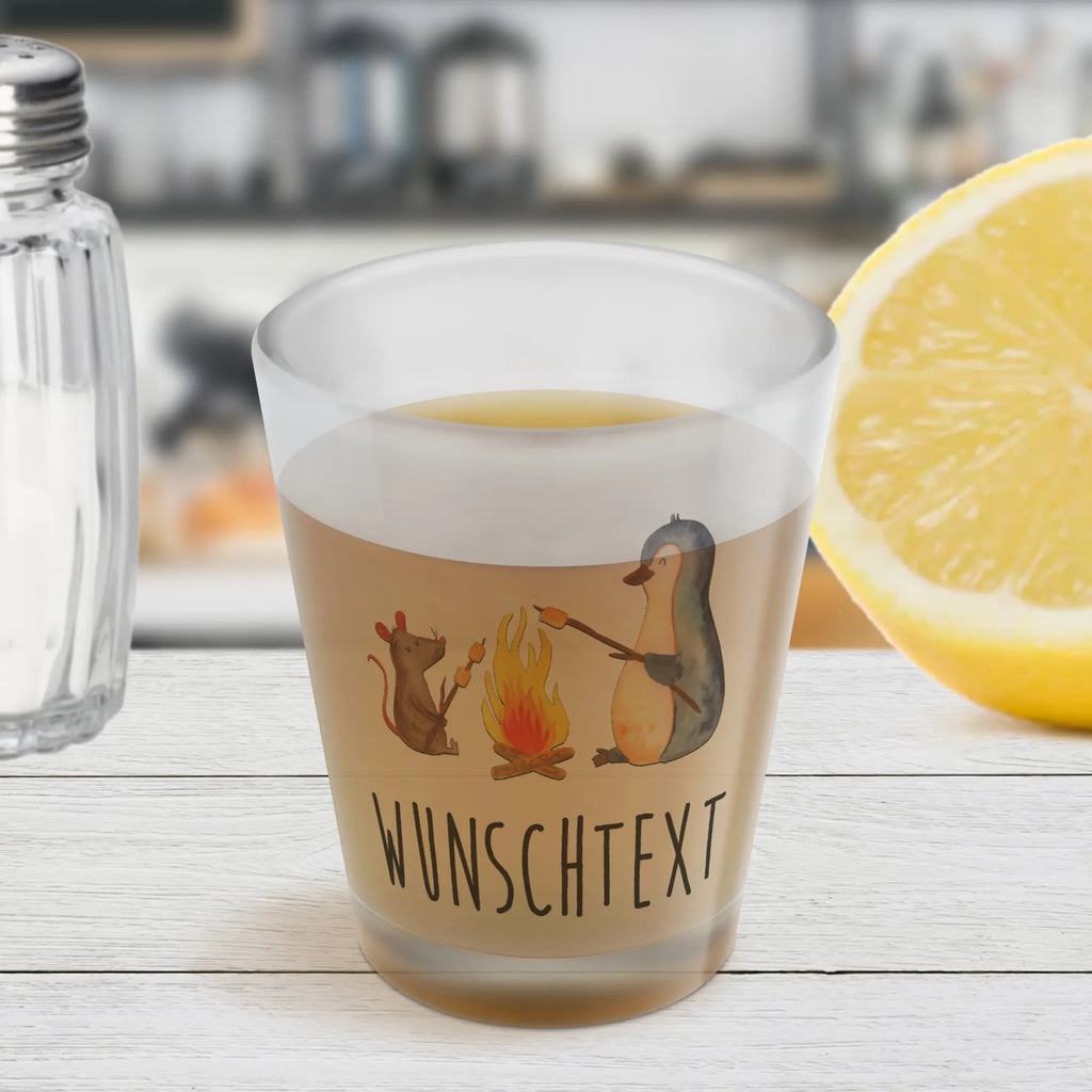 Personalisiertes Schnapsglas Pinguin Lagerfeuer Personalisiertes Schnapsglas, Schnapsglas mit Namen, Schnapsgläser personalisiert, personalisierte Schnapsgläser, Schnapsglas personalisieren, Schnapsglas Hochzeit, Schnapsglas mit Name, Schnapsglas Geschenk, Shot Gläser personalisieren, personalisierte Pinnchen, Schnapsglas zum Umhängen mit Namen, Pinguin, Maus, Pinguine, Lagerfeuer, Leben, Arbeit, Job, Motivation, Büro, Büroalltag, Lebensspruch, Lebensmotivation, Neustart, Liebe, grillen, Feuer, Marshmallows