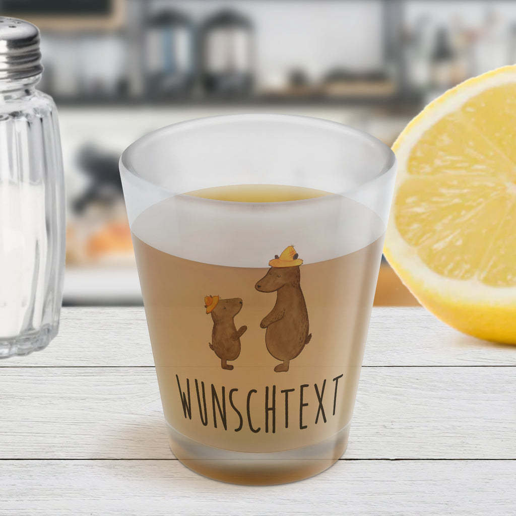 Personalisiertes Schnapsglas Bären mit Hut Personalisiertes Schnapsglas, Schnapsglas mit Namen, Schnapsgläser personalisiert, personalisierte Schnapsgläser, Schnapsglas personalisieren, Schnapsglas Hochzeit, Schnapsglas mit Name, Schnapsglas Geschenk, Shot Gläser personalisieren, personalisierte Pinnchen, Schnapsglas zum Umhängen mit Namen, Familie, Vatertag, Muttertag, Bruder, Schwester, Mama, Papa, Oma, Opa, Bär, Bären, Vater, Papi, Paps, Dad, Daddy, Lieblingsmensch, Sohn, Söhne, Kind, Kinder, Vater-Sohn, Family, Vorbild