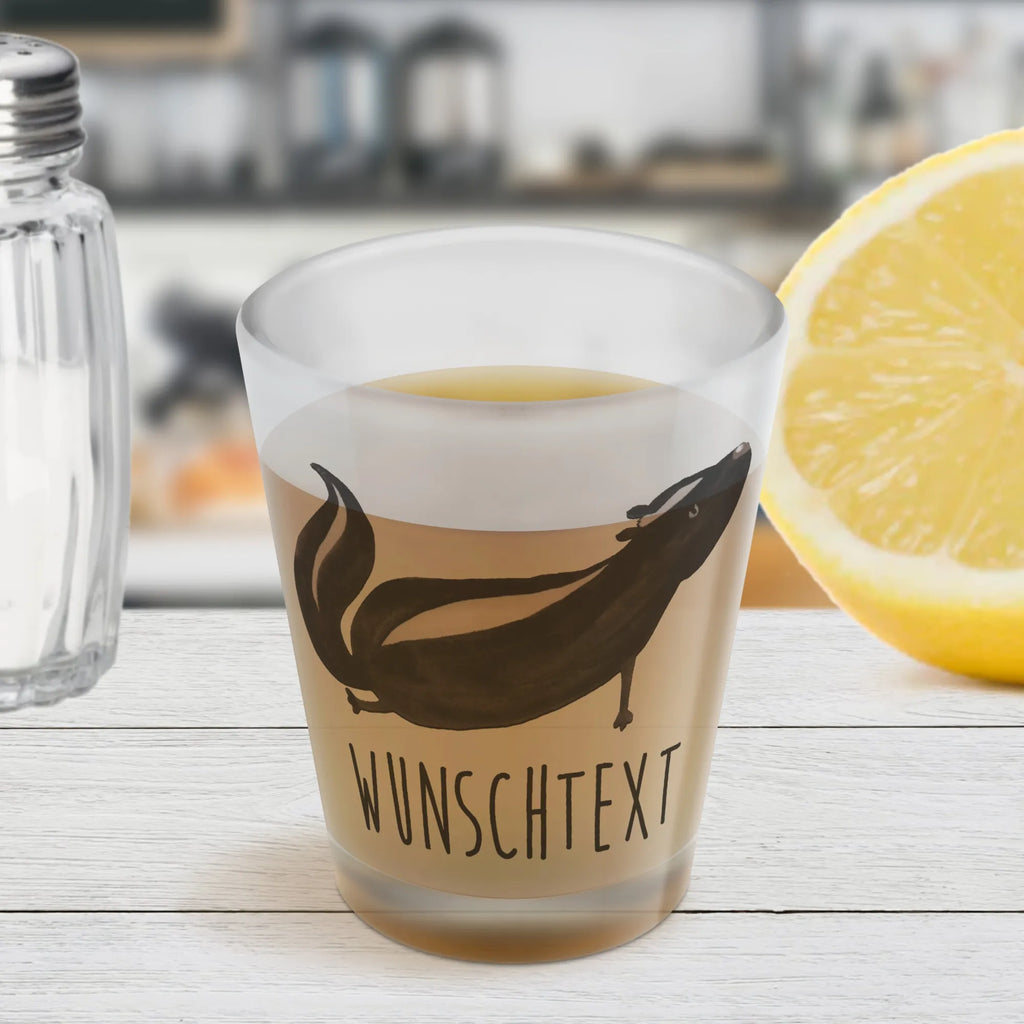 Personalisiertes Schnapsglas Stinktier Yoga Personalisiertes Schnapsglas, Schnapsglas mit Namen, Schnapsgläser personalisiert, personalisierte Schnapsgläser, Schnapsglas personalisieren, Schnapsglas Hochzeit, Schnapsglas mit Name, Schnapsglas Geschenk, Shot Gläser personalisieren, personalisierte Pinnchen, Schnapsglas zum Umhängen mit Namen, Stinktier, Skunk, Wildtier, Raubtier, Stinker, Stinki, Yoga, Namaste, Lebe, Liebe, Lache