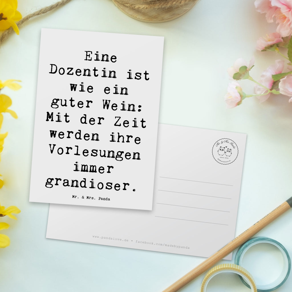 Postkarte Spruch Eine Dozentin ist wie ein guter Wein: Mit der Zeit werden ihre Vorlesungen immer grandioser. Postkarte, Karte, Geschenkkarte, Grußkarte, Einladung, Ansichtskarte, Geburtstagskarte, Einladungskarte, Dankeskarte, Ansichtskarten, Einladung Geburtstag, Einladungskarten Geburtstag, Beruf, Ausbildung, Jubiläum, Abschied, Rente, Kollege, Kollegin, Geschenk, Schenken, Arbeitskollege, Mitarbeiter, Firma, Danke, Dankeschön