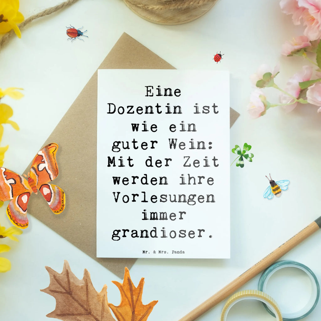 Grußkarte Spruch Eine Dozentin ist wie ein guter Wein: Mit der Zeit werden ihre Vorlesungen immer grandioser. Grußkarte, Klappkarte, Einladungskarte, Glückwunschkarte, Hochzeitskarte, Geburtstagskarte, Karte, Ansichtskarten, Beruf, Ausbildung, Jubiläum, Abschied, Rente, Kollege, Kollegin, Geschenk, Schenken, Arbeitskollege, Mitarbeiter, Firma, Danke, Dankeschön