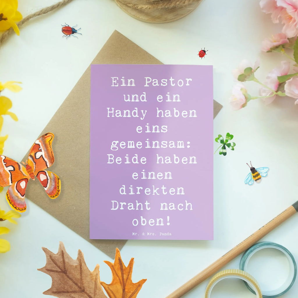 Grußkarte Spruch Ein Pastor und ein Handy haben eins gemeinsam: Beide haben einen direkten Draht nach oben! Grußkarte, Klappkarte, Einladungskarte, Glückwunschkarte, Hochzeitskarte, Geburtstagskarte, Karte, Ansichtskarten, Beruf, Ausbildung, Jubiläum, Abschied, Rente, Kollege, Kollegin, Geschenk, Schenken, Arbeitskollege, Mitarbeiter, Firma, Danke, Dankeschön