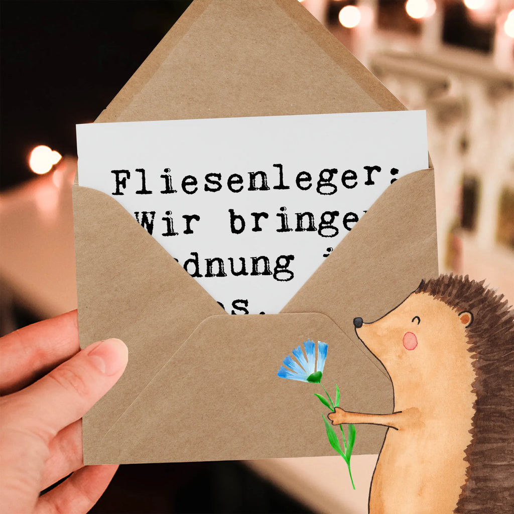 Deluxe Karte Spruch Fliesenleger: Wir bringen Ordnung ins Chaos, eine Fliese nach der anderen! Karte, Grußkarte, Klappkarte, Einladungskarte, Glückwunschkarte, Hochzeitskarte, Geburtstagskarte, Hochwertige Grußkarte, Hochwertige Klappkarte, Beruf, Ausbildung, Jubiläum, Abschied, Rente, Kollege, Kollegin, Geschenk, Schenken, Arbeitskollege, Mitarbeiter, Firma, Danke, Dankeschön