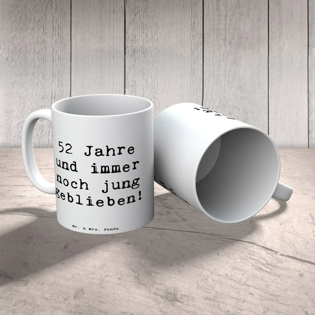 Tasse Spruch 52. Geburtstag Jung geblieben Tasse, Kaffeetasse, Teetasse, Becher, Kaffeebecher, Teebecher, Keramiktasse, Porzellantasse, Büro Tasse, Geschenk Tasse, Tasse Sprüche, Tasse Motive, Kaffeetassen, Tasse bedrucken, Designer Tasse, Cappuccino Tassen, Schöne Teetassen, Geburtstag, Geburtstagsgeschenk, Geschenk