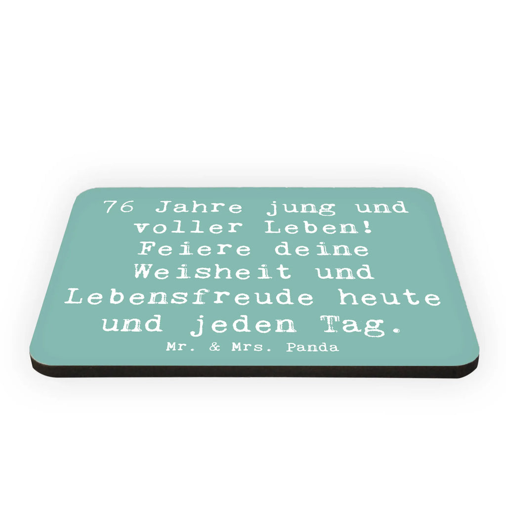 Magnet Spruch 76. Geburtstag Jung und Lebendig Kühlschrankmagnet, Pinnwandmagnet, Souvenir Magnet, Motivmagnete, Dekomagnet, Whiteboard Magnet, Notiz Magnet, Kühlschrank Dekoration, Geburtstag, Geburtstagsgeschenk, Geschenk