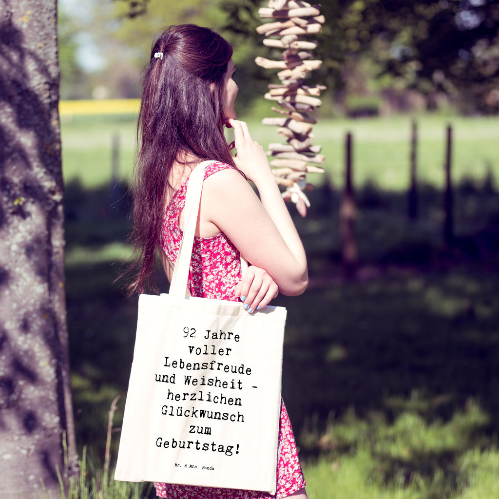 Tragetasche Spruch 92. Geburtstag Beuteltasche, Beutel, Einkaufstasche, Jutebeutel, Stoffbeutel, Tasche, Shopper, Umhängetasche, Strandtasche, Schultertasche, Stofftasche, Tragetasche, Badetasche, Jutetasche, Einkaufstüte, Laptoptasche, Geburtstag, Geburtstagsgeschenk, Geschenk