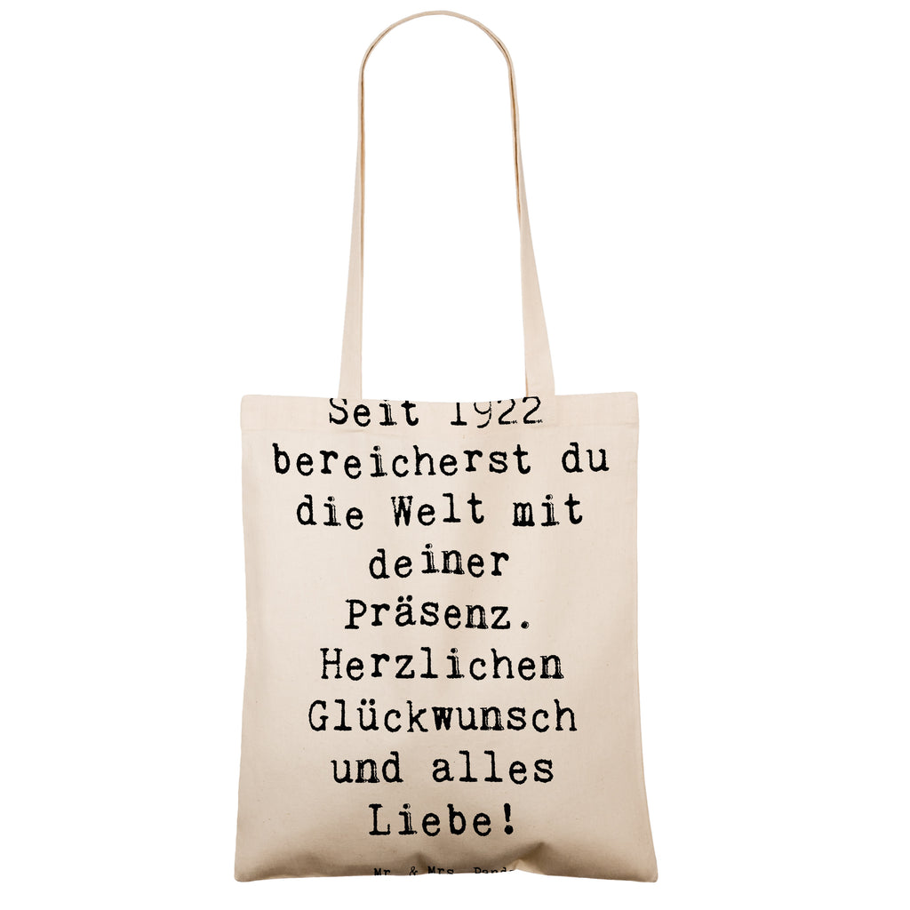 Tragetasche Spruch Seit 1922 bereicherst du die Welt mit deiner Präsenz. Herzlichen Glückwunsch und alles Liebe! Beuteltasche, Beutel, Einkaufstasche, Jutebeutel, Stoffbeutel, Tasche, Shopper, Umhängetasche, Strandtasche, Schultertasche, Stofftasche, Tragetasche, Badetasche, Jutetasche, Einkaufstüte, Laptoptasche, Geburtstag, Geburtstagsgeschenk, Geschenk