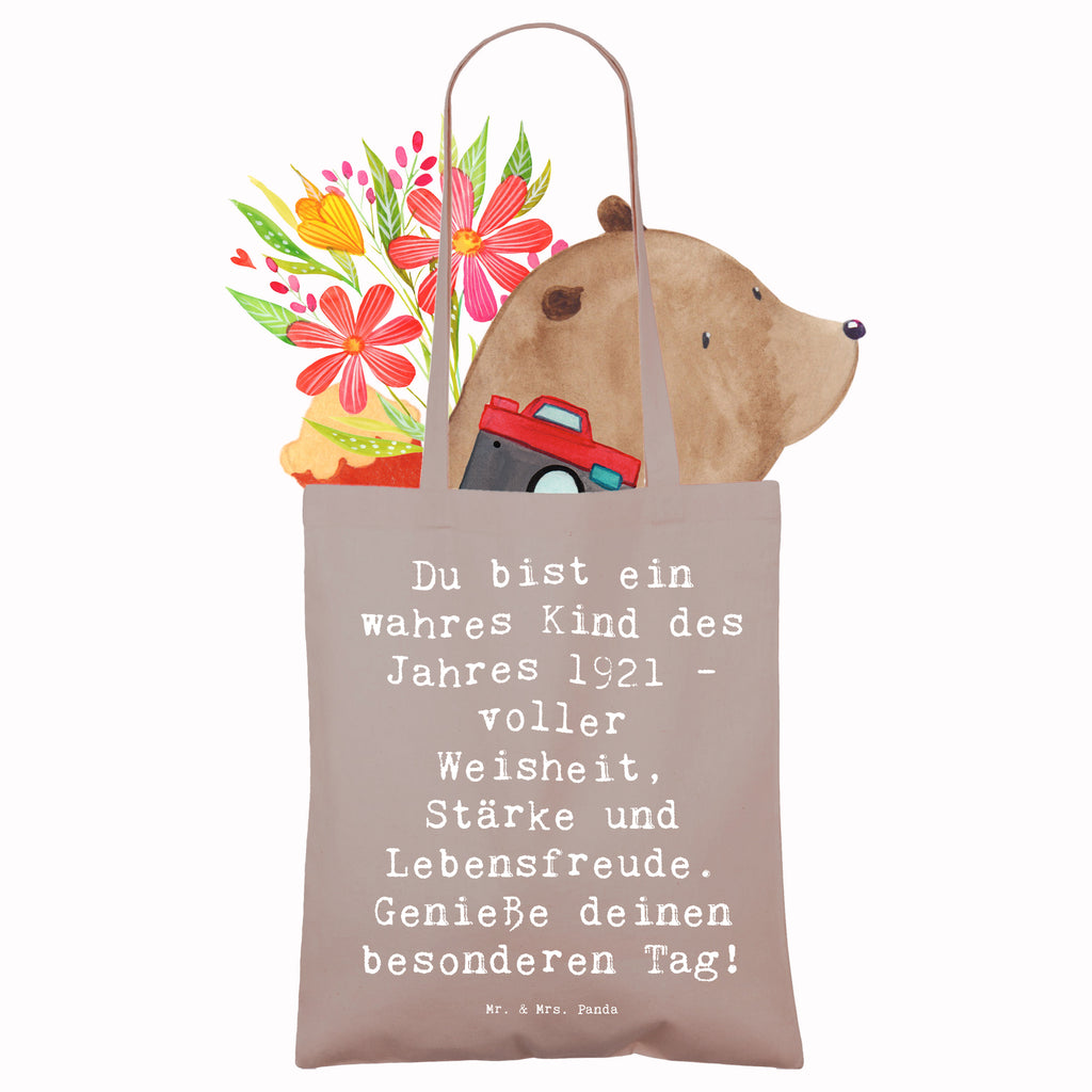 Tragetasche Spruch Du bist ein wahres Kind des Jahres 1921 - voller Weisheit, Stärke und Lebensfreude. Genieße deinen besonderen Tag! Beuteltasche, Beutel, Einkaufstasche, Jutebeutel, Stoffbeutel, Tasche, Shopper, Umhängetasche, Strandtasche, Schultertasche, Stofftasche, Tragetasche, Badetasche, Jutetasche, Einkaufstüte, Laptoptasche, Geburtstag, Geburtstagsgeschenk, Geschenk