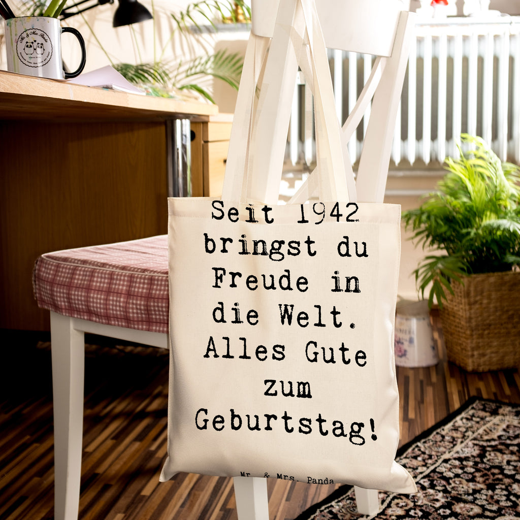 Tragetasche Spruch 1942 Geburtstag Freude Beuteltasche, Beutel, Einkaufstasche, Jutebeutel, Stoffbeutel, Tasche, Shopper, Umhängetasche, Strandtasche, Schultertasche, Stofftasche, Tragetasche, Badetasche, Jutetasche, Einkaufstüte, Laptoptasche, Geburtstag, Geburtstagsgeschenk, Geschenk