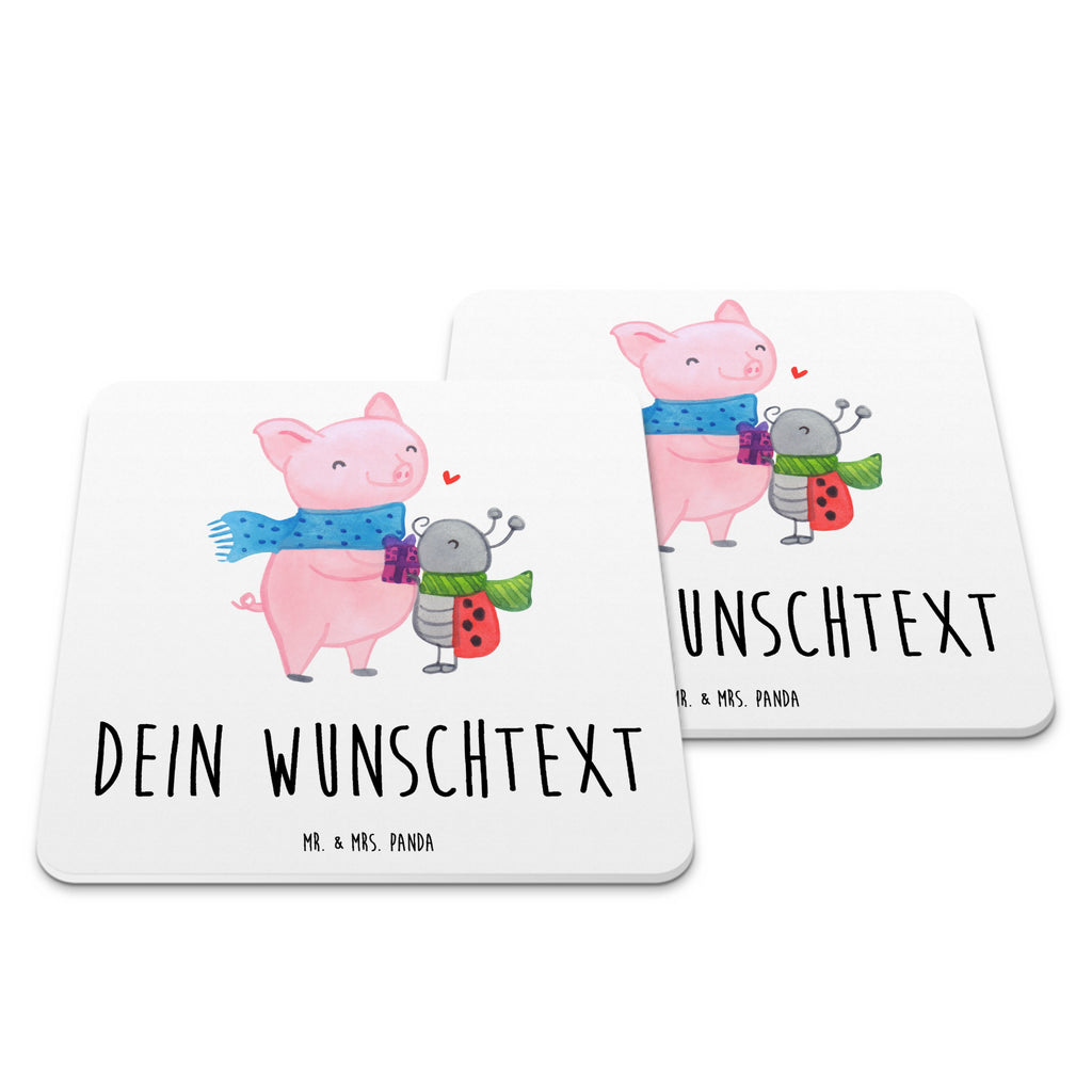 Personalisiertes Untersetzer Set Glühschwein Smörle Personalisierte Untersetzer, Winter, Weihnachten, Weihnachtsdeko, Nikolaus, Advent, Heiligabend, Wintermotiv, Handgezeichnetes Glühschwein, Kreatives Glühschwein Design, Winterlicher Glühwein Spruch, Glühwein Liebhaber Geschenk, Herzliches Marienkäfer Motiv, Marienkäfer in Winterkleidung, Glühwein ist köstlich Spruch, Smörle der stolze Marienkäfer, Süßer Marienkäfer gibt Geschenk, Romantische Geschenkidee Glühwein