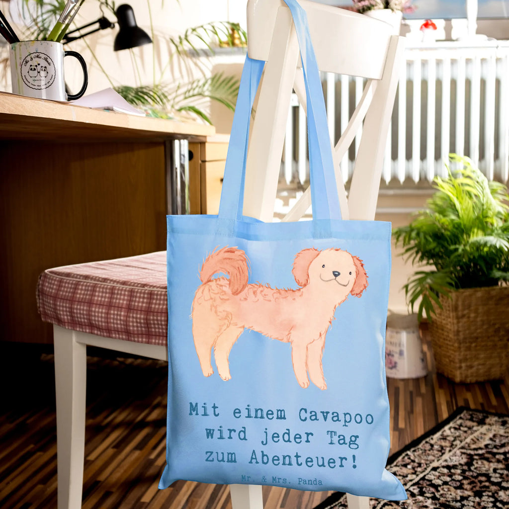 Tragetasche Cavapoo Abenteuer Beuteltasche, Beutel, Einkaufstasche, Jutebeutel, Stoffbeutel, Tasche, Shopper, Umhängetasche, Strandtasche, Schultertasche, Stofftasche, Tragetasche, Badetasche, Jutetasche, Einkaufstüte, Laptoptasche, Hund, Hunderasse, Rassehund, Hundebesitzer, Geschenk, Tierfreund, Schenken, Welpe