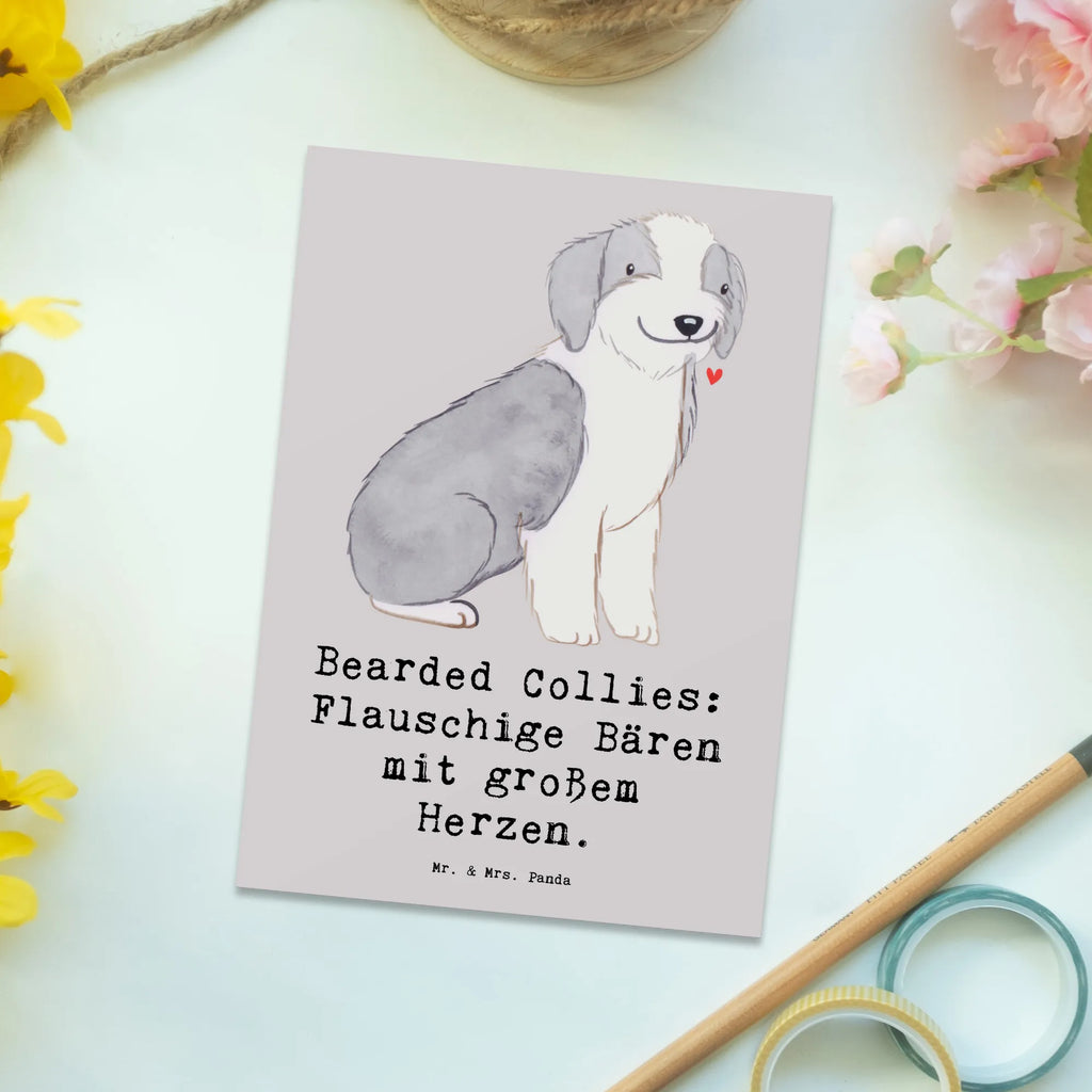 Postkarte Bearded Collie Bärenherz Postkarte, Karte, Geschenkkarte, Grußkarte, Einladung, Ansichtskarte, Geburtstagskarte, Einladungskarte, Dankeskarte, Ansichtskarten, Einladung Geburtstag, Einladungskarten Geburtstag, Hund, Hunderasse, Rassehund, Hundebesitzer, Geschenk, Tierfreund, Schenken, Welpe