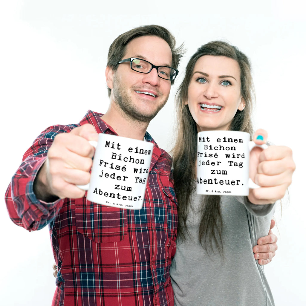 Tasse Spruch Mit einem Bichon Frisé wird jeder Tag zum Abenteuer. Tasse, Kaffeetasse, Teetasse, Becher, Kaffeebecher, Teebecher, Keramiktasse, Porzellantasse, Büro Tasse, Geschenk Tasse, Tasse Sprüche, Tasse Motive, Kaffeetassen, Tasse bedrucken, Designer Tasse, Cappuccino Tassen, Schöne Teetassen, Hund, Hunderasse, Rassehund, Hundebesitzer, Geschenk, Tierfreund, Schenken, Welpe