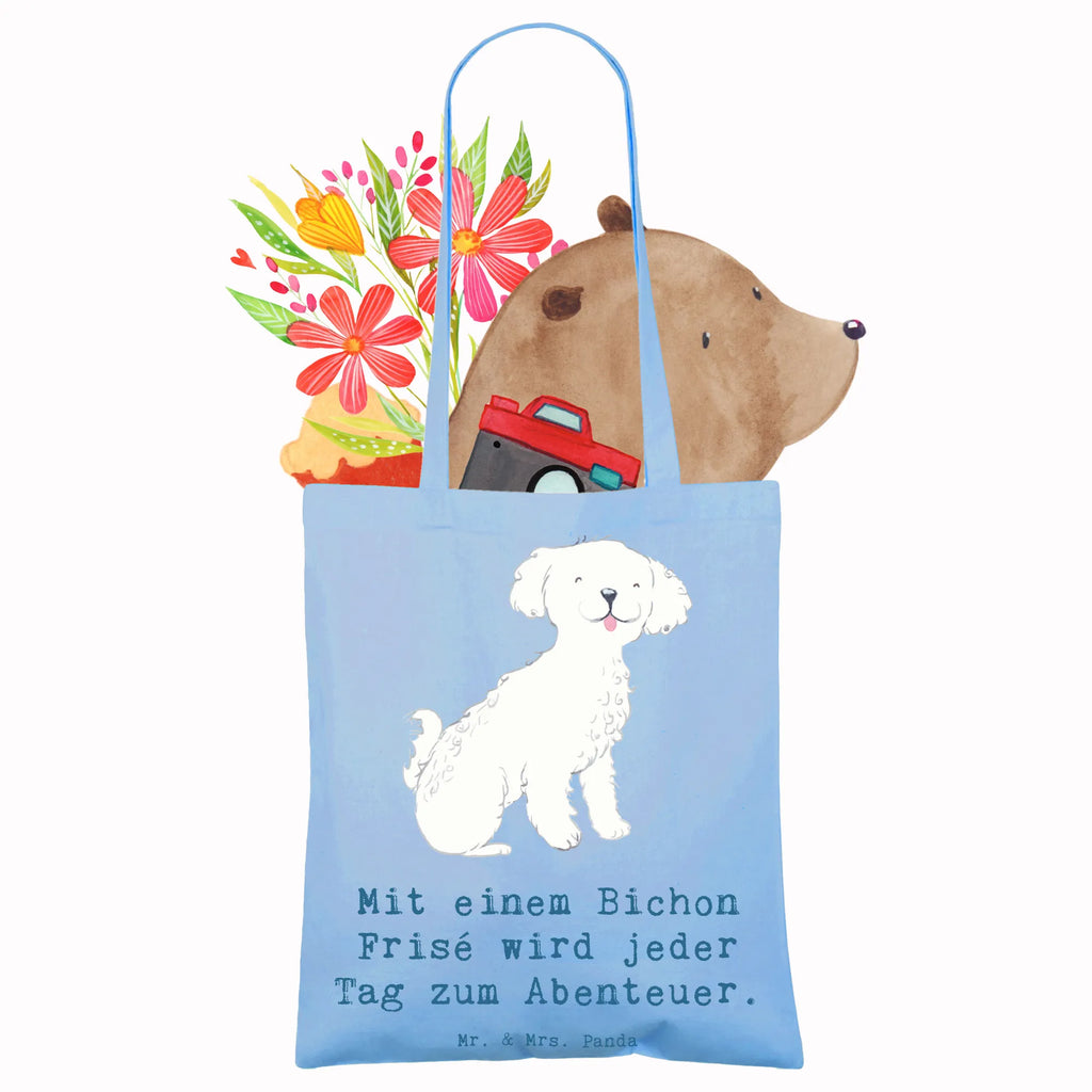 Tragetasche Mit einem Bichon Frisé wird jeder Tag zum Abenteuer. Beuteltasche, Beutel, Einkaufstasche, Jutebeutel, Stoffbeutel, Tasche, Shopper, Umhängetasche, Strandtasche, Schultertasche, Stofftasche, Tragetasche, Badetasche, Jutetasche, Einkaufstüte, Laptoptasche, Hund, Hunderasse, Rassehund, Hundebesitzer, Geschenk, Tierfreund, Schenken, Welpe