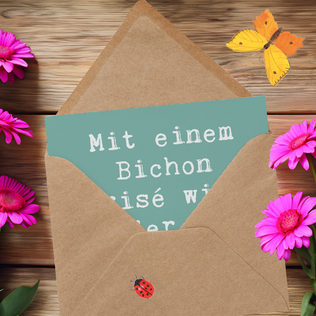 Deluxe Karte Spruch Mit einem Bichon Frisé wird jeder Tag zum Abenteuer. Karte, Grußkarte, Klappkarte, Einladungskarte, Glückwunschkarte, Hochzeitskarte, Geburtstagskarte, Hochwertige Grußkarte, Hochwertige Klappkarte, Hund, Hunderasse, Rassehund, Hundebesitzer, Geschenk, Tierfreund, Schenken, Welpe