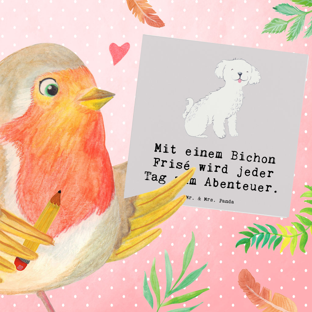 Deluxe Karte Mit einem Bichon Frisé wird jeder Tag zum Abenteuer. Karte, Grußkarte, Klappkarte, Einladungskarte, Glückwunschkarte, Hochzeitskarte, Geburtstagskarte, Hochwertige Grußkarte, Hochwertige Klappkarte, Hund, Hunderasse, Rassehund, Hundebesitzer, Geschenk, Tierfreund, Schenken, Welpe