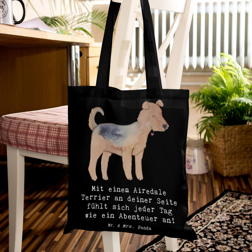 Tragetasche Airedale Terrier Abenteuer Beuteltasche, Beutel, Einkaufstasche, Jutebeutel, Stoffbeutel, Tasche, Shopper, Umhängetasche, Strandtasche, Schultertasche, Stofftasche, Tragetasche, Badetasche, Jutetasche, Einkaufstüte, Laptoptasche, Hund, Hunderasse, Rassehund, Hundebesitzer, Geschenk, Tierfreund, Schenken, Welpe