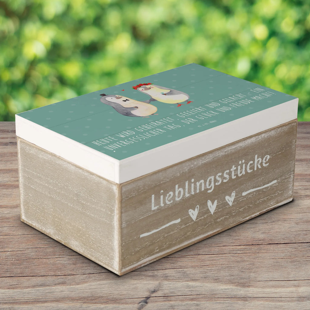 Holzkiste Hochzeitsfeier Freude Holzkiste, Kiste, Schatzkiste, Truhe, Schatulle, XXL, Erinnerungsbox, Erinnerungskiste, Dekokiste, Aufbewahrungsbox, Geschenkbox, Geschenkdose, Hochzeit, Hochzeitsgeschenk, Ehe, Hochzeitsfeier, Trauung, Trauungsgeschenk, Hochzeitskarte, Verlobungsfeier, Verlobungsgeschenk, Hochzeitsgeschenkideen, Hochzeitsgeschenke für Brautpaar