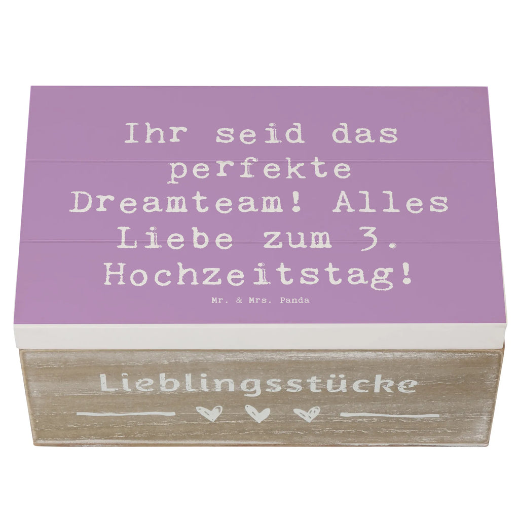 Holzkiste Spruch 3. Hochzeitstag Lederhochzeit Dreamteam Holzkiste, Kiste, Schatzkiste, Truhe, Schatulle, XXL, Erinnerungsbox, Erinnerungskiste, Dekokiste, Aufbewahrungsbox, Geschenkbox, Geschenkdose, Hochzeit, Hochzeitsgeschenk, Ehe, Hochzeitsfeier, Trauung, Trauungsgeschenk, Hochzeitskarte, Verlobungsfeier, Verlobungsgeschenk, Hochzeitsgeschenkideen, Hochzeitsgeschenke für Brautpaar