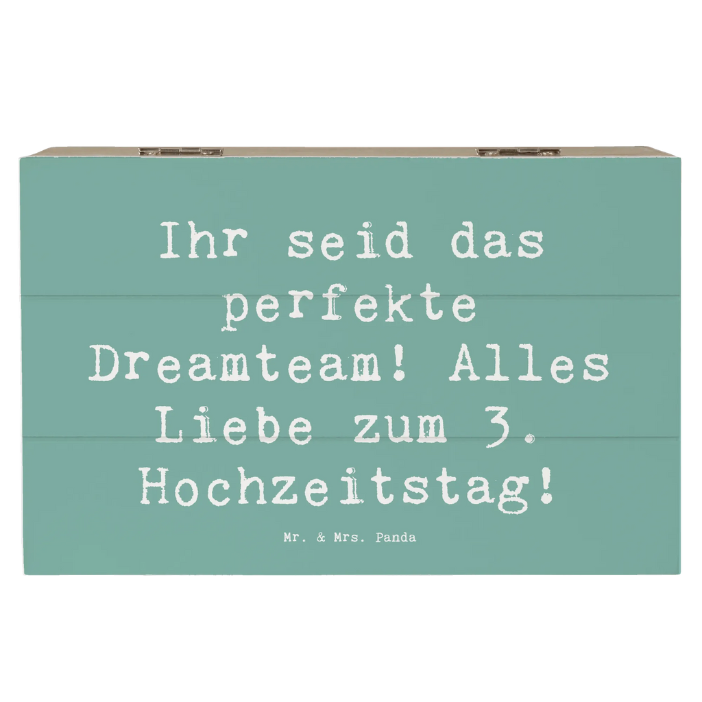 Holzkiste Spruch 3. Hochzeitstag Lederhochzeit Dreamteam Holzkiste, Kiste, Schatzkiste, Truhe, Schatulle, XXL, Erinnerungsbox, Erinnerungskiste, Dekokiste, Aufbewahrungsbox, Geschenkbox, Geschenkdose, Hochzeit, Hochzeitsgeschenk, Ehe, Hochzeitsfeier, Trauung, Trauungsgeschenk, Hochzeitskarte, Verlobungsfeier, Verlobungsgeschenk, Hochzeitsgeschenkideen, Hochzeitsgeschenke für Brautpaar