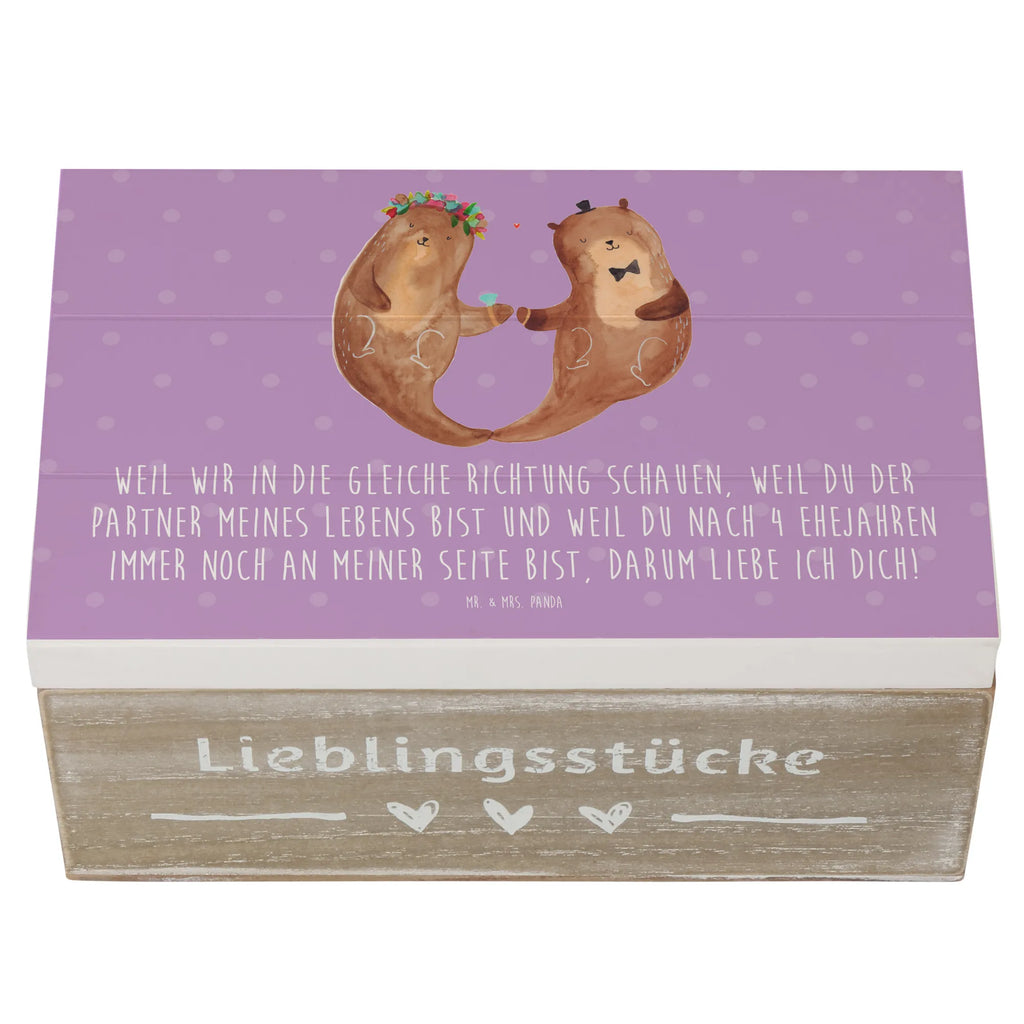 Wooden chest Weil wir in die gleiche Richtung schauen, weil du der Partner meines Lebens bist und weil du nach 4 Ehejahren immer noch an meiner Seite bist, darum liebe ich dich! Holzkiste, Kiste, Schatzkiste, Truhe, Schatulle, XXL, Erinnerungsbox, Erinnerungskiste, Dekokiste, Aufbewahrungsbox, Geschenkbox, Geschenkdose, Hochzeit, Hochzeitsgeschenk, Ehe, Hochzeitsfeier, Trauung, Trauungsgeschenk, Hochzeitskarte, Verlobungsfeier, Verlobungsgeschenk, Hochzeitsgeschenkideen, Hochzeitsgeschenke für Brautpaar