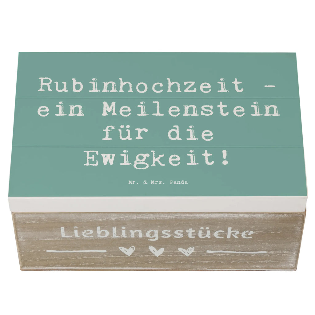 Holzkiste Spruch 40. Hochzeitstag Rubinhochzeit Holzkiste, Kiste, Schatzkiste, Truhe, Schatulle, XXL, Erinnerungsbox, Erinnerungskiste, Dekokiste, Aufbewahrungsbox, Geschenkbox, Geschenkdose, Hochzeit, Hochzeitsgeschenk, Ehe, Hochzeitsfeier, Trauung, Trauungsgeschenk, Hochzeitskarte, Verlobungsfeier, Verlobungsgeschenk, Hochzeitsgeschenkideen, Hochzeitsgeschenke für Brautpaar