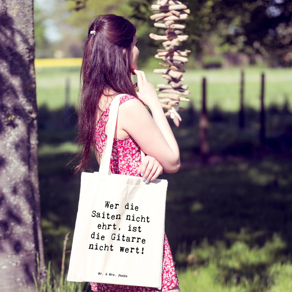 Tote bag Saying Wer die Saiten nicht ehrt, ist die Gitarre nicht wert! Beuteltasche, Beutel, Einkaufstasche, Jutebeutel, Stoffbeutel, Tasche, Shopper, Umhängetasche, Strandtasche, Schultertasche, Stofftasche, Tragetasche, Badetasche, Jutetasche, Einkaufstüte, Laptoptasche, Instrumente, Geschenke Musiker, Musikliebhaber