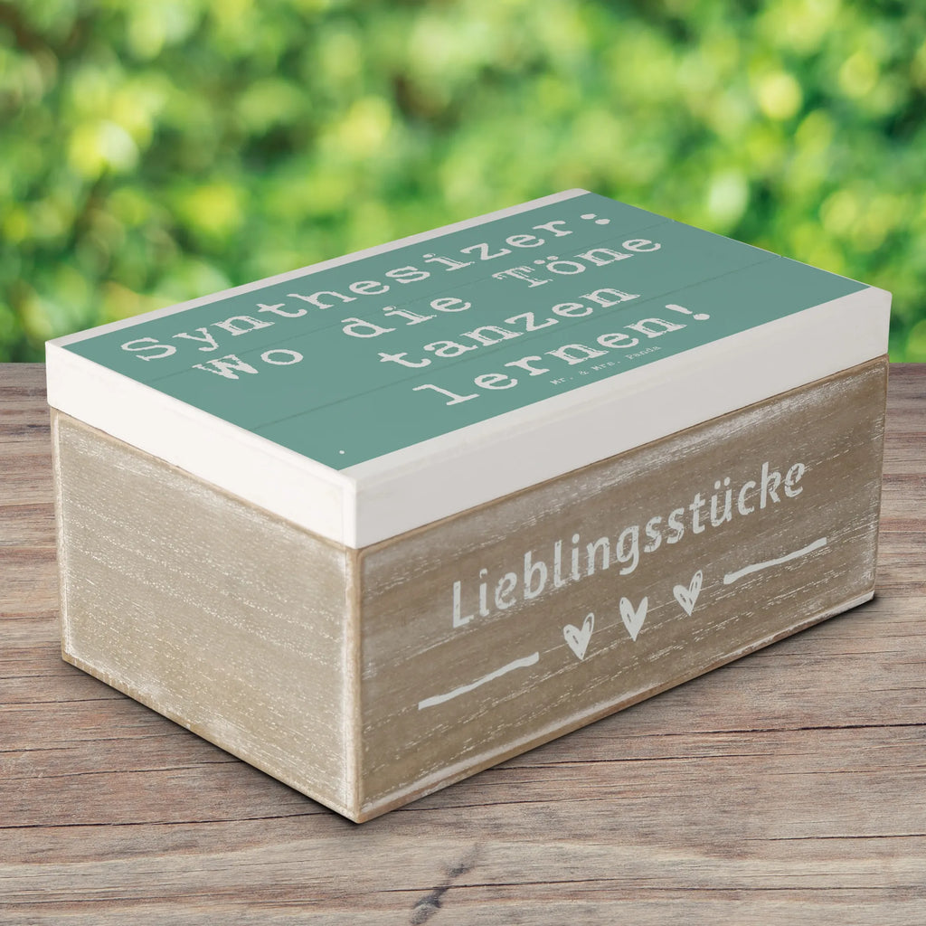 Holzkiste Spruch Synthesizer Tanz Holzkiste, Kiste, Schatzkiste, Truhe, Schatulle, XXL, Erinnerungsbox, Erinnerungskiste, Dekokiste, Aufbewahrungsbox, Geschenkbox, Geschenkdose, Instrumente, Geschenke Musiker, Musikliebhaber