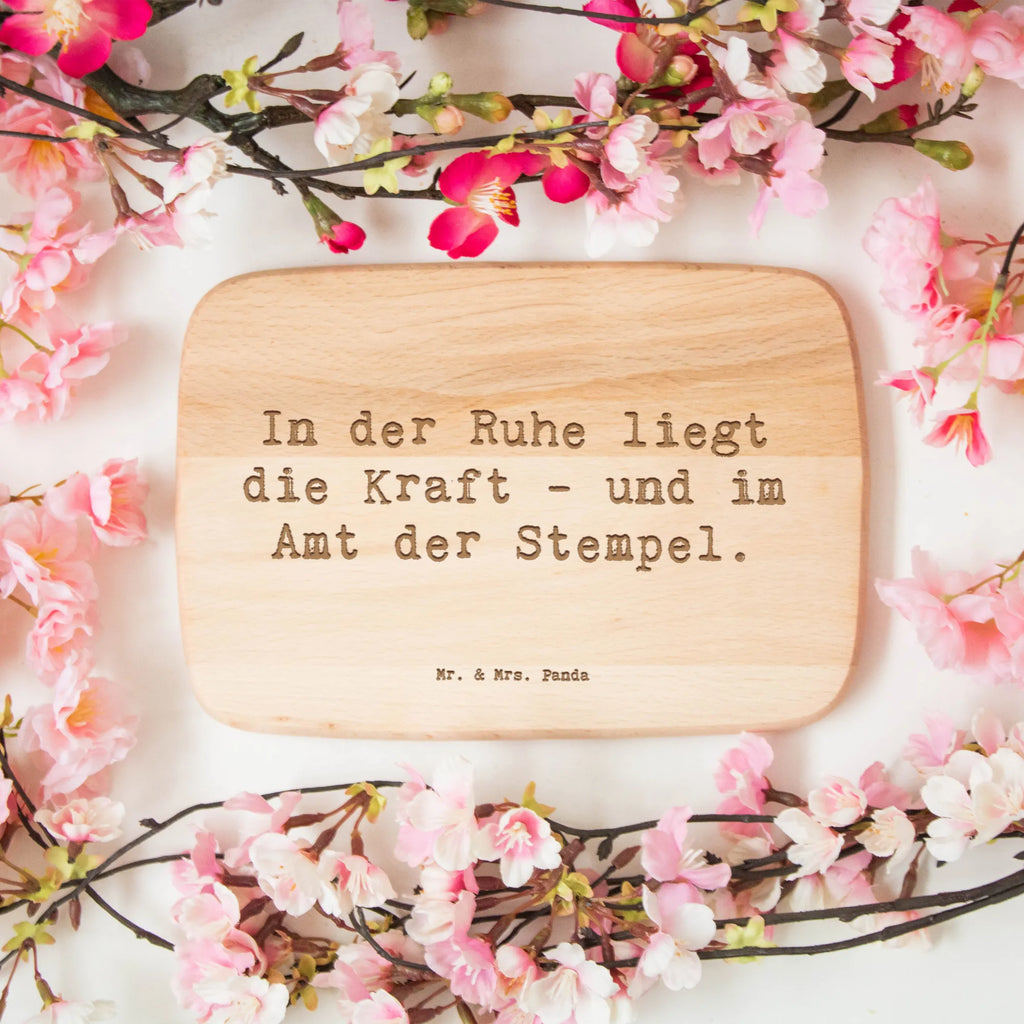 Serving board Saying In der Ruhe liegt die Kraft - und im Amt der Stempel. Frühstücksbrett, Holzbrett, Schneidebrett, Schneidebrett Holz, Frühstücksbrettchen, Küchenbrett, Beruf, Ausbildung, Jubiläum, Abschied, Rente, Kollege, Kollegin, Geschenk, Schenken, Arbeitskollege, Mitarbeiter, Firma, Danke, Dankeschön