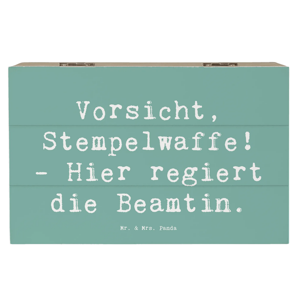 Holzkiste Spruch Beamtin Stempelwaffe Holzkiste, Kiste, Schatzkiste, Truhe, Schatulle, XXL, Erinnerungsbox, Erinnerungskiste, Dekokiste, Aufbewahrungsbox, Geschenkbox, Geschenkdose, Beruf, Ausbildung, Jubiläum, Abschied, Rente, Kollege, Kollegin, Geschenk, Schenken, Arbeitskollege, Mitarbeiter, Firma, Danke, Dankeschön