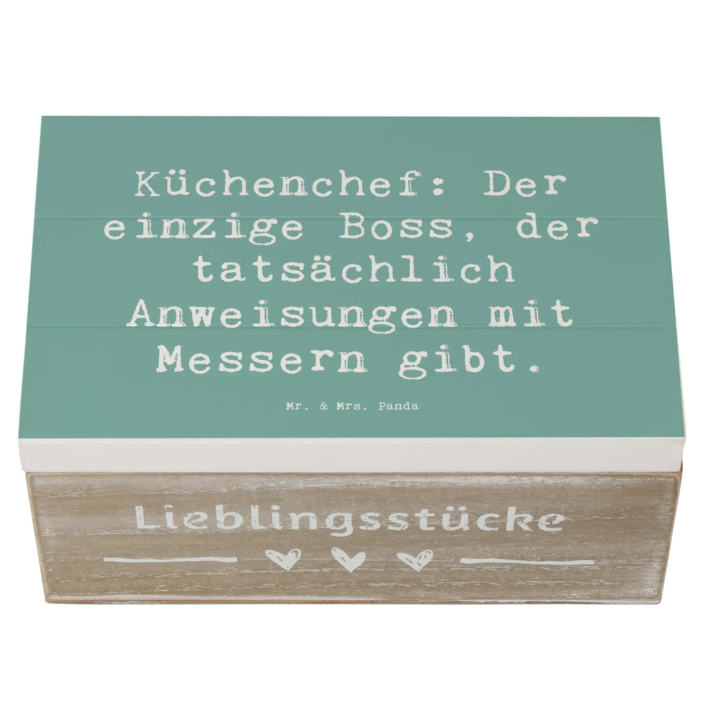 Holzkiste Spruch Küchenchef: Der einzige Boss, der tatsächlich Anweisungen mit Messern gibt. Holzkiste, Kiste, Schatzkiste, Truhe, Schatulle, XXL, Erinnerungsbox, Erinnerungskiste, Dekokiste, Aufbewahrungsbox, Geschenkbox, Geschenkdose, Beruf, Ausbildung, Jubiläum, Abschied, Rente, Kollege, Kollegin, Geschenk, Schenken, Arbeitskollege, Mitarbeiter, Firma, Danke, Dankeschön