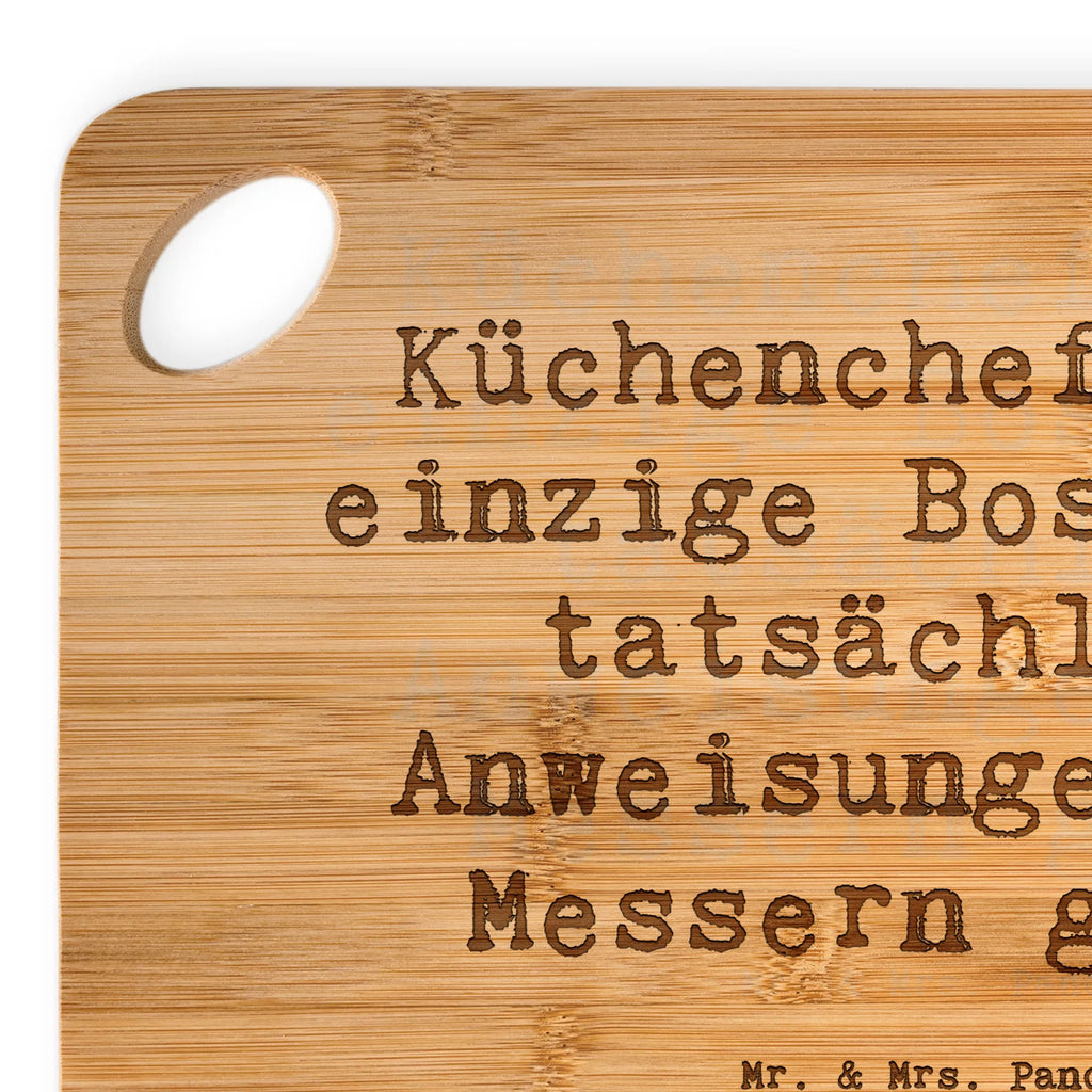 Bambus - Schneidebrett Spruch Küchenchef: Der einzige Boss, der tatsächlich Anweisungen mit Messern gibt. Schneidebrett, Holzbrett, Küchenbrett, Frühstücksbrett, Hackbrett, Brett, Holzbrettchen, Servierbrett, Bretter, Holzbretter, Holz Bretter, Schneidebrett Holz, Holzbrett mit Gravur, Schneidbrett, Holzbrett Küche, Holzschneidebrett, Beruf, Ausbildung, Jubiläum, Abschied, Rente, Kollege, Kollegin, Geschenk, Schenken, Arbeitskollege, Mitarbeiter, Firma, Danke, Dankeschön