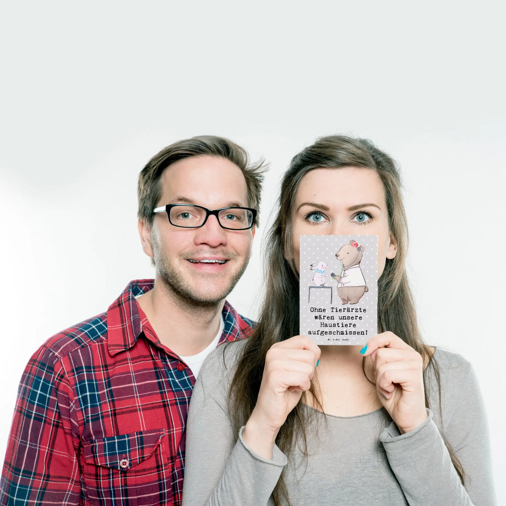 Postcard Ohne Tierärzte wären unsere Haustiere aufgeschmissen! Postkarte, Karte, Geschenkkarte, Grußkarte, Einladung, Ansichtskarte, Geburtstagskarte, Einladungskarte, Dankeskarte, Ansichtskarten, Einladung Geburtstag, Einladungskarten Geburtstag, Beruf, Ausbildung, Jubiläum, Abschied, Rente, Kollege, Kollegin, Geschenk, Schenken, Arbeitskollege, Mitarbeiter, Firma, Danke, Dankeschön