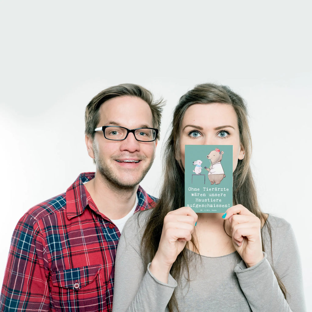 Postcard Ohne Tierärzte wären unsere Haustiere aufgeschmissen! Postkarte, Karte, Geschenkkarte, Grußkarte, Einladung, Ansichtskarte, Geburtstagskarte, Einladungskarte, Dankeskarte, Ansichtskarten, Einladung Geburtstag, Einladungskarten Geburtstag, Beruf, Ausbildung, Jubiläum, Abschied, Rente, Kollege, Kollegin, Geschenk, Schenken, Arbeitskollege, Mitarbeiter, Firma, Danke, Dankeschön