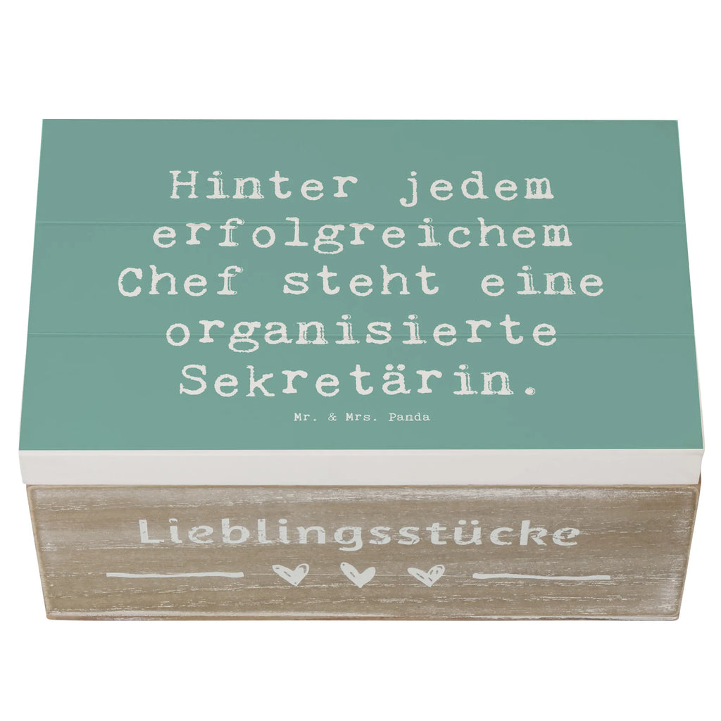 Holzkiste Spruch Hinter jedem erfolgreichem Chef steht eine organisierte Sekretärin. Holzkiste, Kiste, Schatzkiste, Truhe, Schatulle, XXL, Erinnerungsbox, Erinnerungskiste, Dekokiste, Aufbewahrungsbox, Geschenkbox, Geschenkdose, Beruf, Ausbildung, Jubiläum, Abschied, Rente, Kollege, Kollegin, Geschenk, Schenken, Arbeitskollege, Mitarbeiter, Firma, Danke, Dankeschön