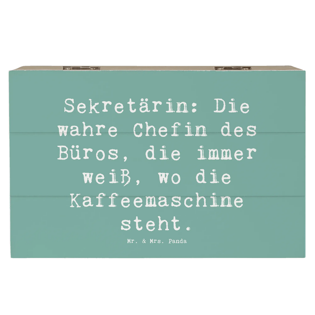 Holzkiste Spruch Sekretärin: Die wahre Chefin des Büros, die immer weiß, wo die Kaffeemaschine steht. Holzkiste, Kiste, Schatzkiste, Truhe, Schatulle, XXL, Erinnerungsbox, Erinnerungskiste, Dekokiste, Aufbewahrungsbox, Geschenkbox, Geschenkdose, Beruf, Ausbildung, Jubiläum, Abschied, Rente, Kollege, Kollegin, Geschenk, Schenken, Arbeitskollege, Mitarbeiter, Firma, Danke, Dankeschön