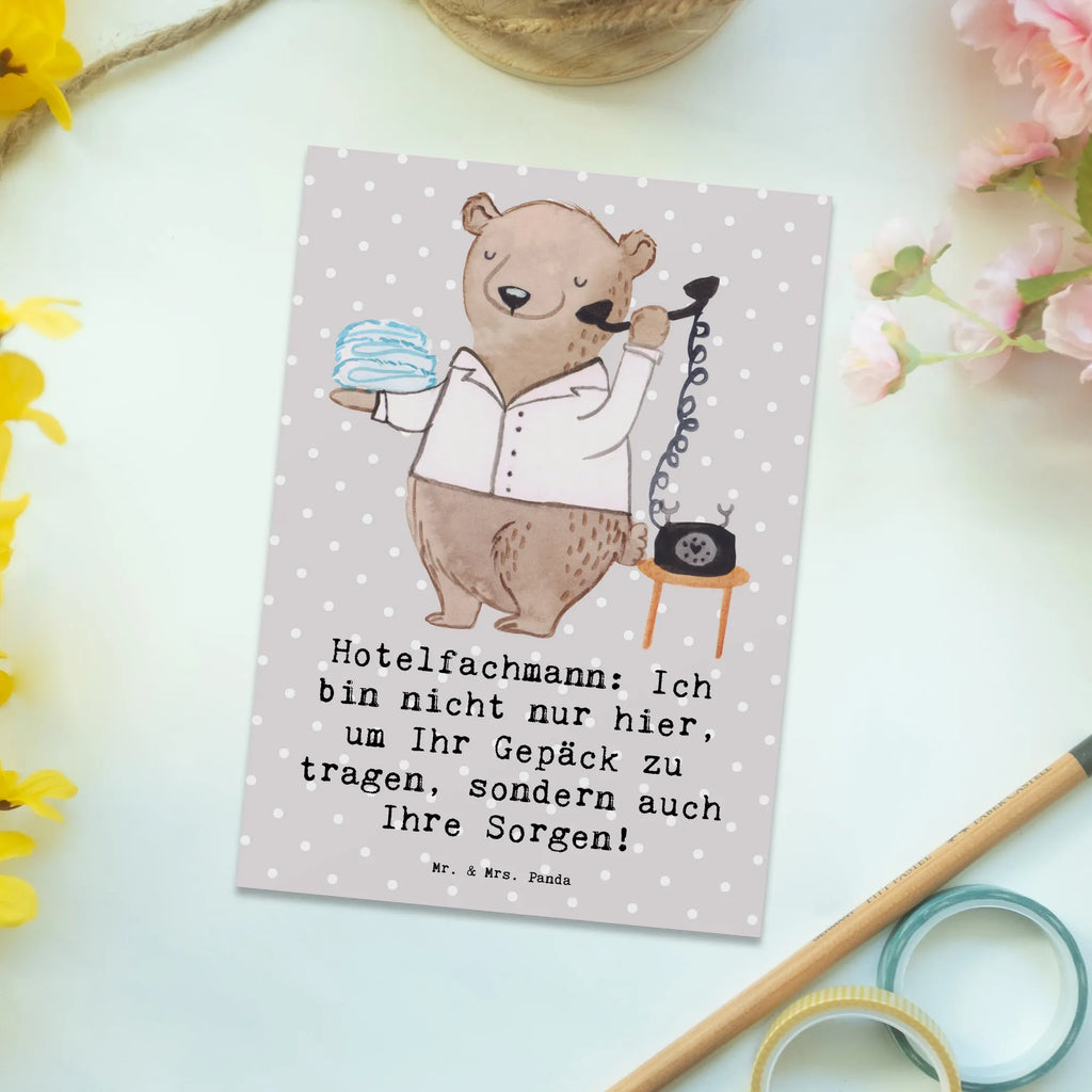Postkarte Hotelfachmann: Ich bin nicht nur hier, um Ihr Gepäck zu tragen, sondern auch Ihre Sorgen! Postkarte, Karte, Geschenkkarte, Grußkarte, Einladung, Ansichtskarte, Geburtstagskarte, Einladungskarte, Dankeskarte, Ansichtskarten, Einladung Geburtstag, Einladungskarten Geburtstag, Beruf, Ausbildung, Jubiläum, Abschied, Rente, Kollege, Kollegin, Geschenk, Schenken, Arbeitskollege, Mitarbeiter, Firma, Danke, Dankeschön