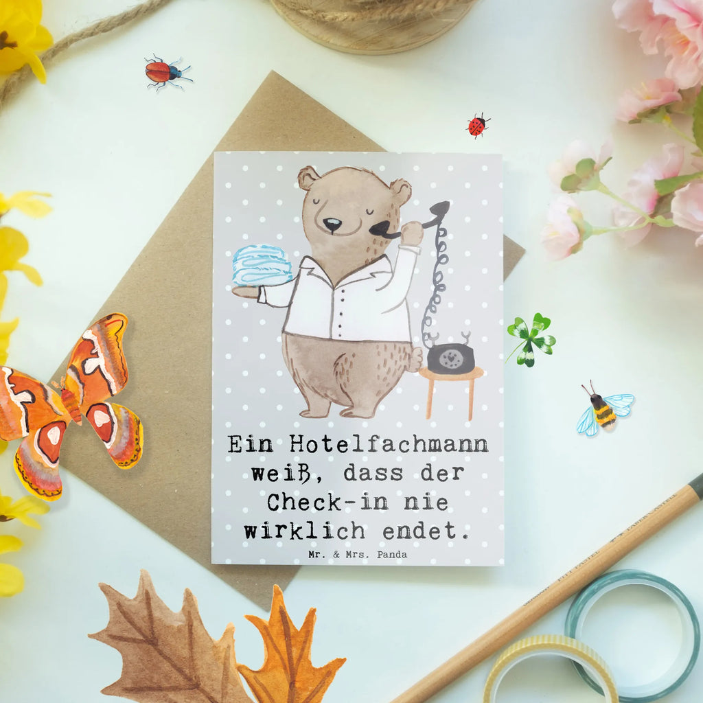 Grußkarte Ein Hotelfachmann weiß, dass der Check-in nie wirklich endet. Grußkarte, Klappkarte, Einladungskarte, Glückwunschkarte, Hochzeitskarte, Geburtstagskarte, Karte, Ansichtskarten, Beruf, Ausbildung, Jubiläum, Abschied, Rente, Kollege, Kollegin, Geschenk, Schenken, Arbeitskollege, Mitarbeiter, Firma, Danke, Dankeschön