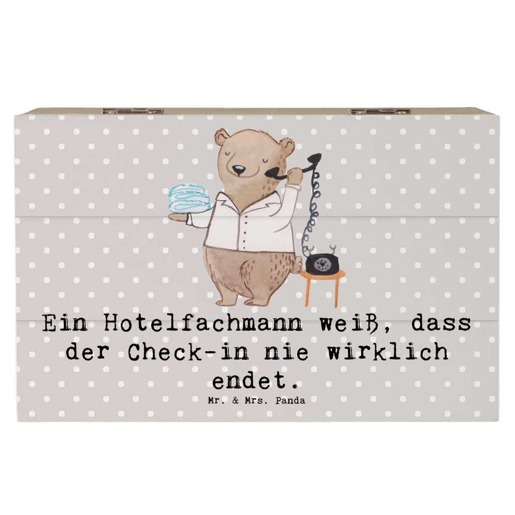 Holzkiste Ein Hotelfachmann weiß, dass der Check-in nie wirklich endet. Holzkiste, Kiste, Schatzkiste, Truhe, Schatulle, XXL, Erinnerungsbox, Erinnerungskiste, Dekokiste, Aufbewahrungsbox, Geschenkbox, Geschenkdose, Beruf, Ausbildung, Jubiläum, Abschied, Rente, Kollege, Kollegin, Geschenk, Schenken, Arbeitskollege, Mitarbeiter, Firma, Danke, Dankeschön