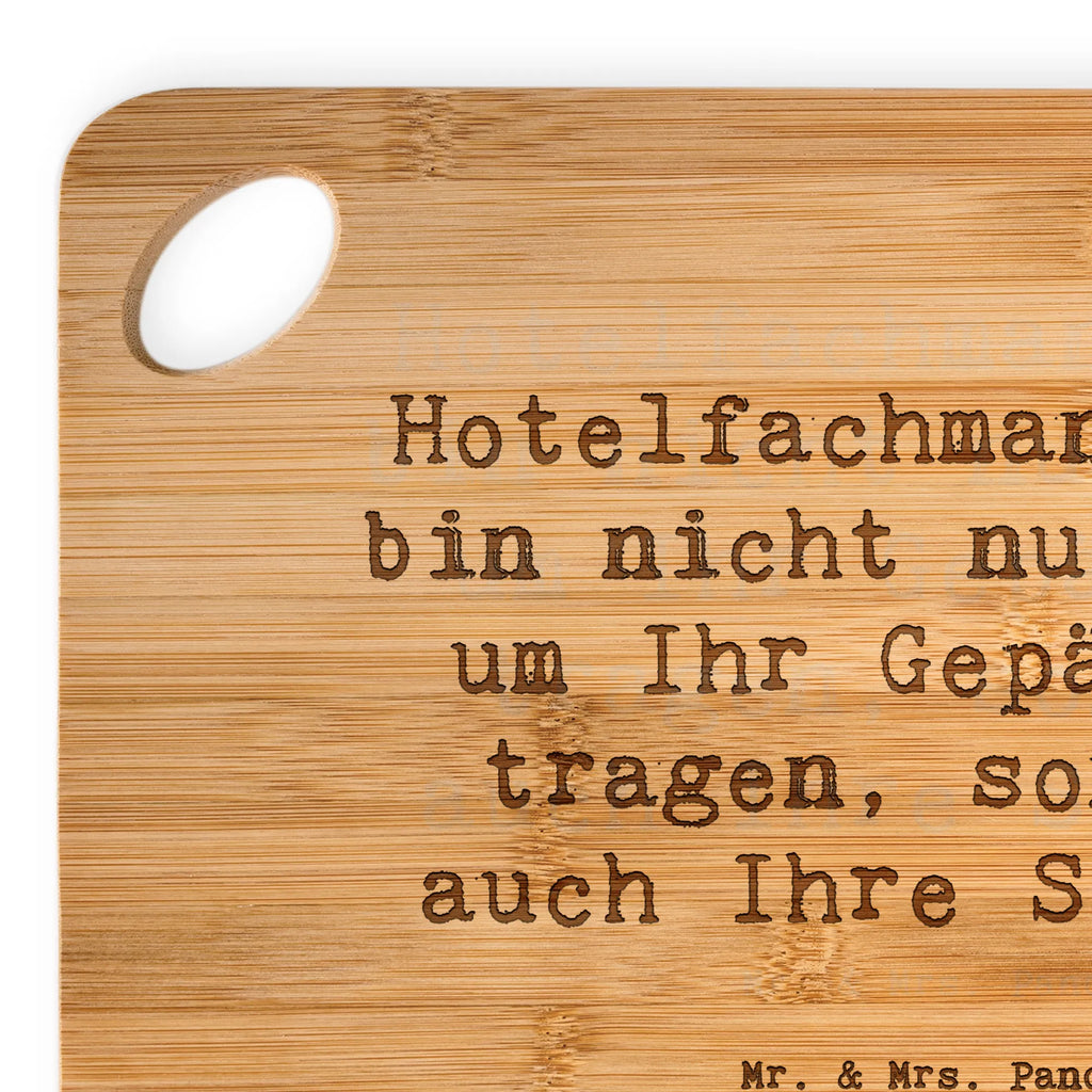 Bambus - Schneidebrett Spruch Hotelfachmann: Ich bin nicht nur hier, um Ihr Gepäck zu tragen, sondern auch Ihre Sorgen! Schneidebrett, Holzbrett, Küchenbrett, Frühstücksbrett, Hackbrett, Brett, Holzbrettchen, Servierbrett, Bretter, Holzbretter, Holz Bretter, Schneidebrett Holz, Holzbrett mit Gravur, Schneidbrett, Holzbrett Küche, Holzschneidebrett, Beruf, Ausbildung, Jubiläum, Abschied, Rente, Kollege, Kollegin, Geschenk, Schenken, Arbeitskollege, Mitarbeiter, Firma, Danke, Dankeschön