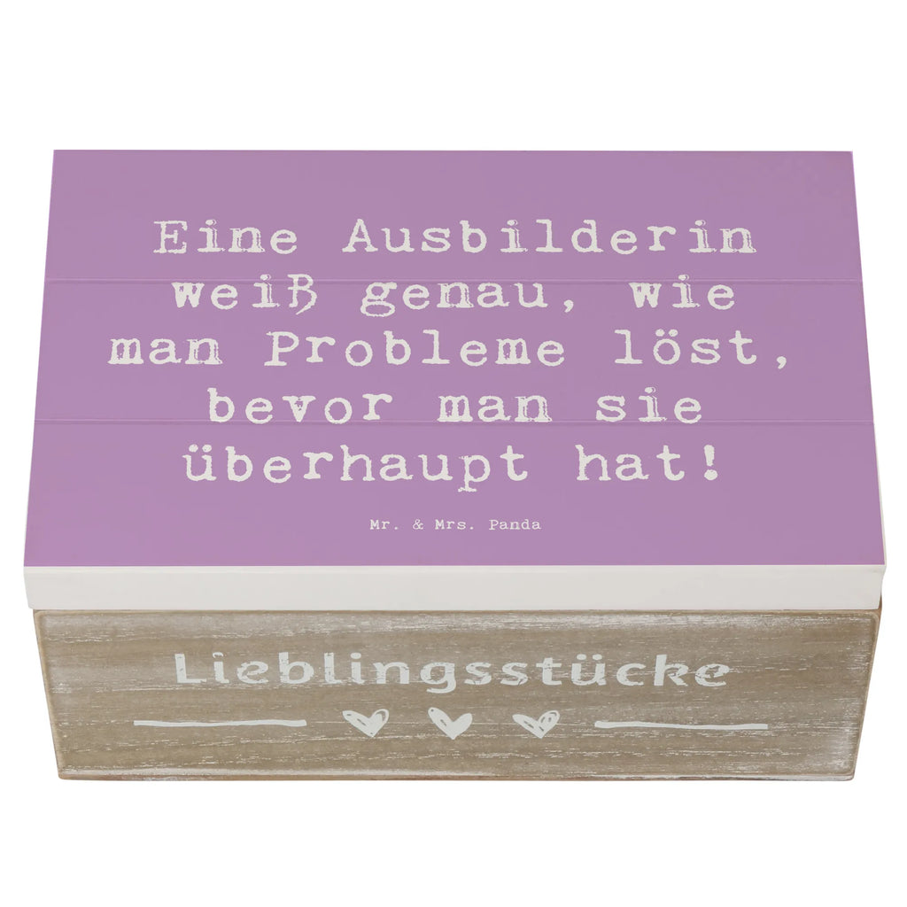 Holzkiste Spruch Eine Ausbilderin weiß genau, wie man Probleme löst, bevor man sie überhaupt hat! Holzkiste, Kiste, Schatzkiste, Truhe, Schatulle, XXL, Erinnerungsbox, Erinnerungskiste, Dekokiste, Aufbewahrungsbox, Geschenkbox, Geschenkdose, Beruf, Ausbildung, Jubiläum, Abschied, Rente, Kollege, Kollegin, Geschenk, Schenken, Arbeitskollege, Mitarbeiter, Firma, Danke, Dankeschön