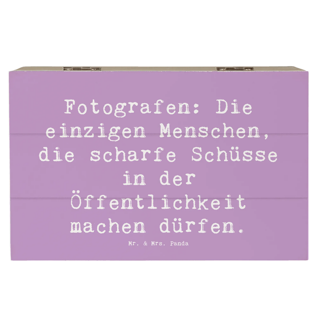 Holzkiste Spruch Fotografen: Die einzigen Menschen, die scharfe Schüsse in der Öffentlichkeit machen dürfen. Holzkiste, Kiste, Schatzkiste, Truhe, Schatulle, XXL, Erinnerungsbox, Erinnerungskiste, Dekokiste, Aufbewahrungsbox, Geschenkbox, Geschenkdose, Beruf, Ausbildung, Jubiläum, Abschied, Rente, Kollege, Kollegin, Geschenk, Schenken, Arbeitskollege, Mitarbeiter, Firma, Danke, Dankeschön