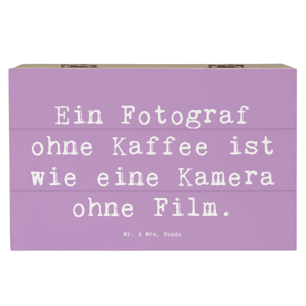 Holzkiste Spruch Ein Fotograf ohne Kaffee ist wie eine Kamera ohne Film. Holzkiste, Kiste, Schatzkiste, Truhe, Schatulle, XXL, Erinnerungsbox, Erinnerungskiste, Dekokiste, Aufbewahrungsbox, Geschenkbox, Geschenkdose, Beruf, Ausbildung, Jubiläum, Abschied, Rente, Kollege, Kollegin, Geschenk, Schenken, Arbeitskollege, Mitarbeiter, Firma, Danke, Dankeschön