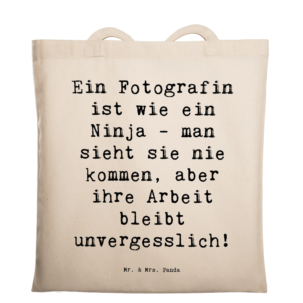 Tragetasche Spruch Ein Fotografin ist wie ein Ninja - man sieht sie nie kommen, aber ihre Arbeit bleibt unvergesslich! Beuteltasche, Beutel, Einkaufstasche, Jutebeutel, Stoffbeutel, Tasche, Shopper, Umhängetasche, Strandtasche, Schultertasche, Stofftasche, Tragetasche, Badetasche, Jutetasche, Einkaufstüte, Laptoptasche, Beruf, Ausbildung, Jubiläum, Abschied, Rente, Kollege, Kollegin, Geschenk, Schenken, Arbeitskollege, Mitarbeiter, Firma, Danke, Dankeschön