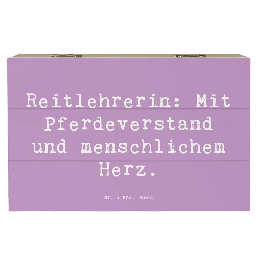 Holzkiste Spruch Reitlehrerin: Mit Pferdeverstand und menschlichem Herz. Holzkiste, Kiste, Schatzkiste, Truhe, Schatulle, XXL, Erinnerungsbox, Erinnerungskiste, Dekokiste, Aufbewahrungsbox, Geschenkbox, Geschenkdose, Beruf, Ausbildung, Jubiläum, Abschied, Rente, Kollege, Kollegin, Geschenk, Schenken, Arbeitskollege, Mitarbeiter, Firma, Danke, Dankeschön