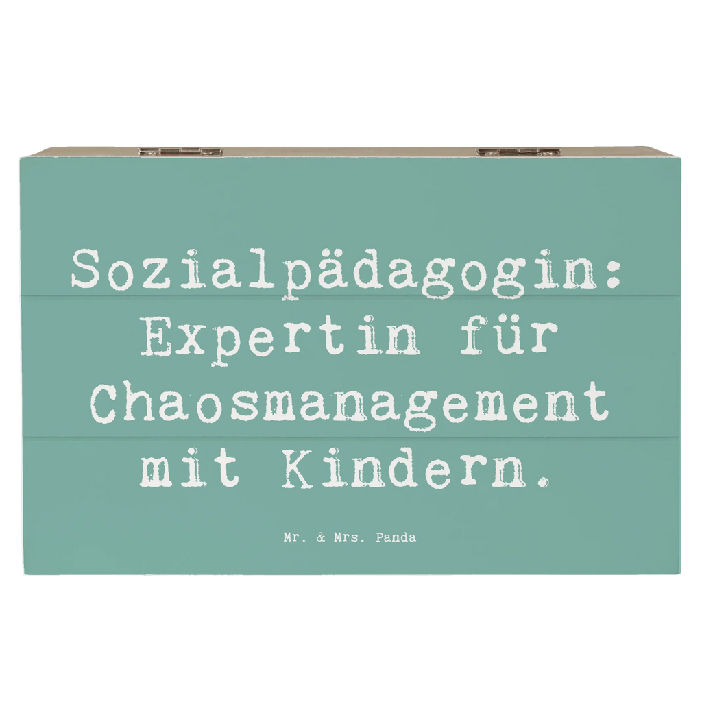 Holzkiste Spruch Sozialpädagogin: Expertin für Chaosmanagement mit Kindern. Holzkiste, Kiste, Schatzkiste, Truhe, Schatulle, XXL, Erinnerungsbox, Erinnerungskiste, Dekokiste, Aufbewahrungsbox, Geschenkbox, Geschenkdose, Beruf, Ausbildung, Jubiläum, Abschied, Rente, Kollege, Kollegin, Geschenk, Schenken, Arbeitskollege, Mitarbeiter, Firma, Danke, Dankeschön