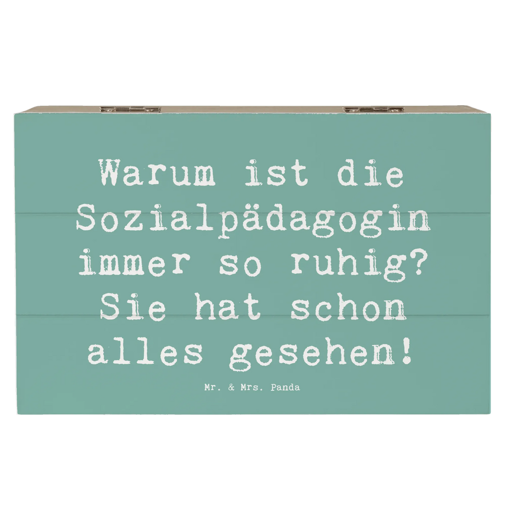 Holzkiste Spruch Warum ist die Sozialpädagogin immer so ruhig? Sie hat schon alles gesehen! Holzkiste, Kiste, Schatzkiste, Truhe, Schatulle, XXL, Erinnerungsbox, Erinnerungskiste, Dekokiste, Aufbewahrungsbox, Geschenkbox, Geschenkdose, Beruf, Ausbildung, Jubiläum, Abschied, Rente, Kollege, Kollegin, Geschenk, Schenken, Arbeitskollege, Mitarbeiter, Firma, Danke, Dankeschön