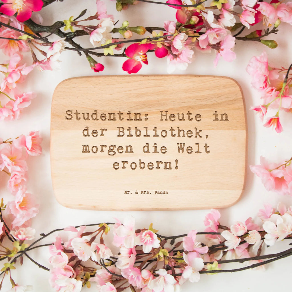 Frühstücksbrett Spruch Studentin: Heute in der Bibliothek, morgen die Welt erobern! Frühstücksbrett, Holzbrett, Schneidebrett, Schneidebrett Holz, Frühstücksbrettchen, Küchenbrett, Beruf, Ausbildung, Jubiläum, Abschied, Rente, Kollege, Kollegin, Geschenk, Schenken, Arbeitskollege, Mitarbeiter, Firma, Danke, Dankeschön