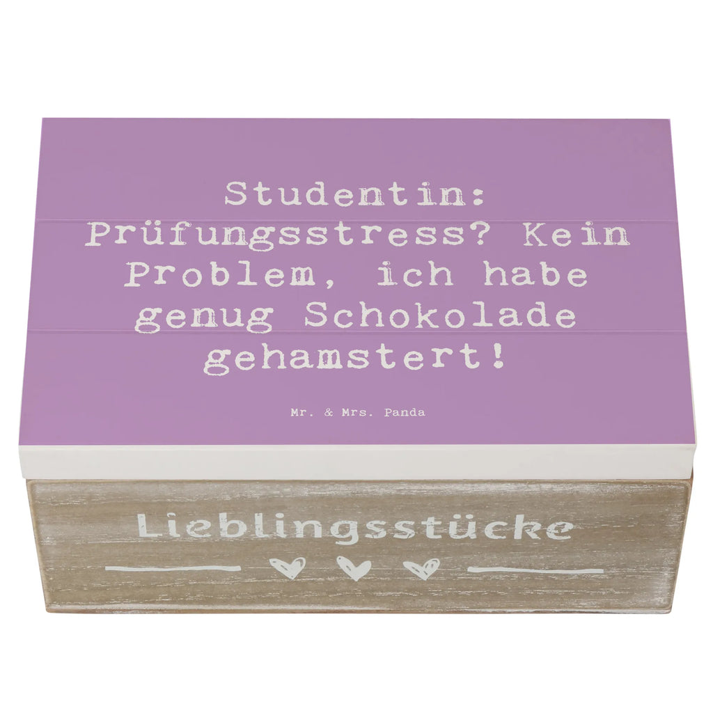 Holzkiste Spruch Studentin: Prüfungsstress? Kein Problem, ich habe genug Schokolade gehamstert! Holzkiste, Kiste, Schatzkiste, Truhe, Schatulle, XXL, Erinnerungsbox, Erinnerungskiste, Dekokiste, Aufbewahrungsbox, Geschenkbox, Geschenkdose, Beruf, Ausbildung, Jubiläum, Abschied, Rente, Kollege, Kollegin, Geschenk, Schenken, Arbeitskollege, Mitarbeiter, Firma, Danke, Dankeschön